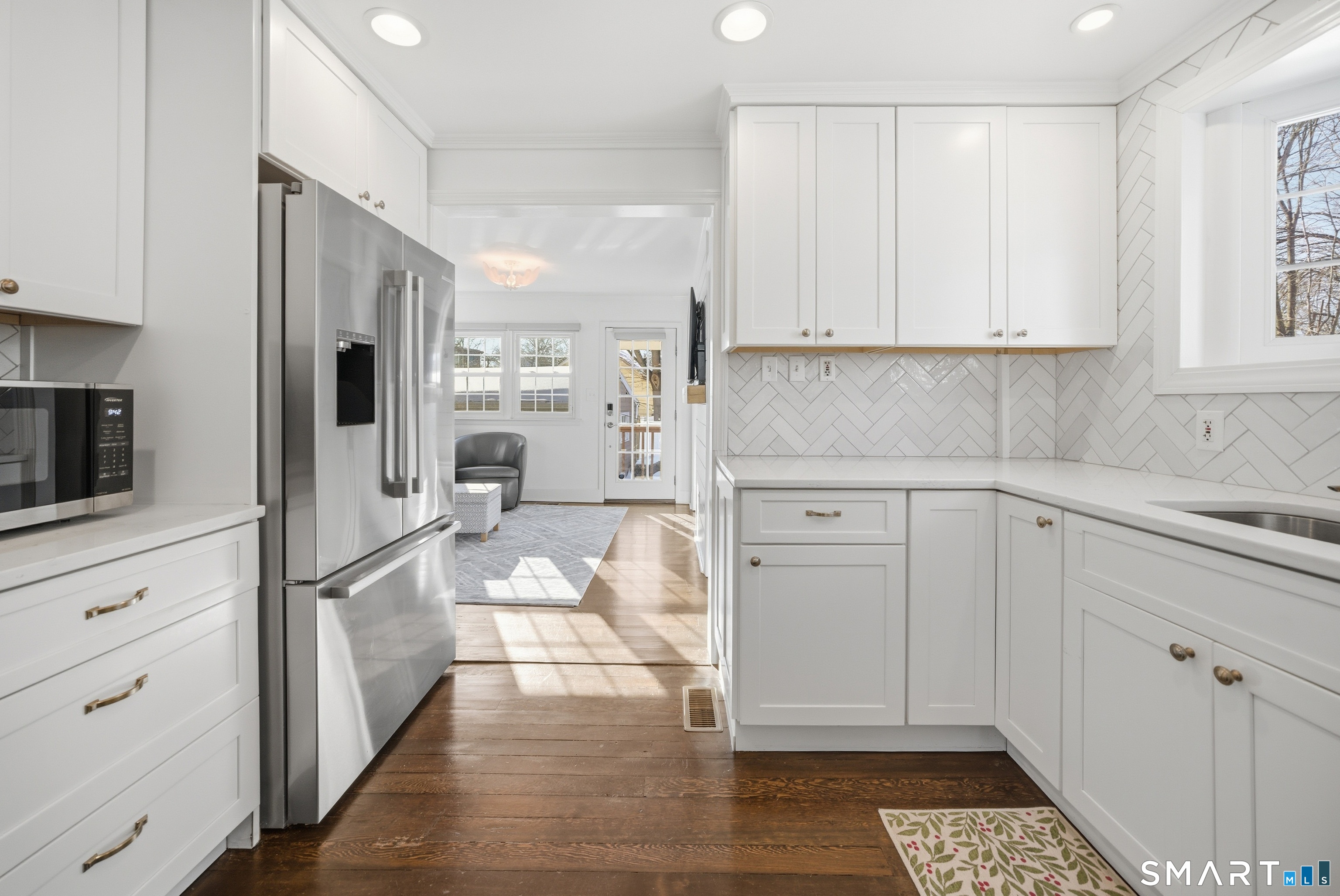 25 Helen Street Fairfield, CT 06824 - Photo 9 of 22