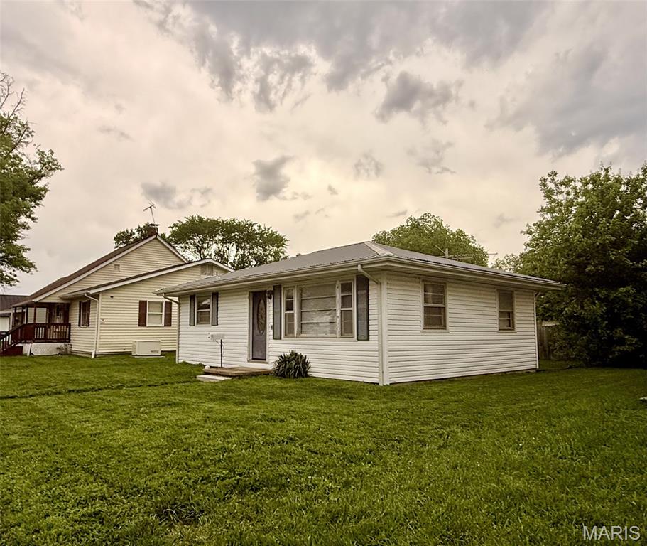 406 Madison Street Red Bud, IL 62278 - Photo 3 of 16