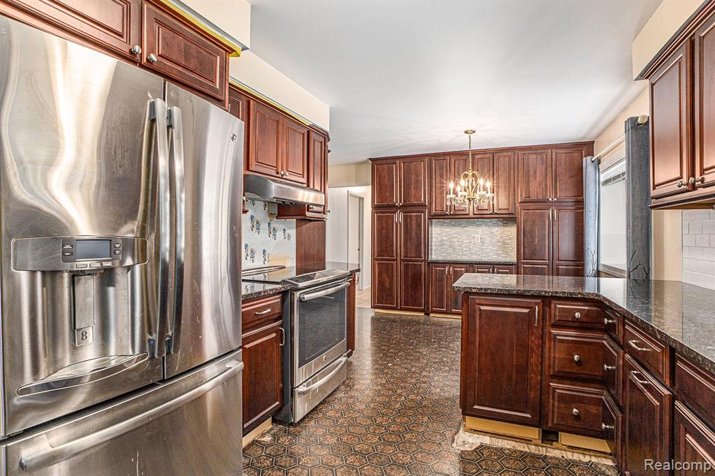 5666 Gibbing Road Utica, MI 48317 - Photo 7 of 20