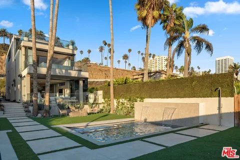 $19,500,000 | 940 Palisades Beach Road, Santa Monica, CA 90403
