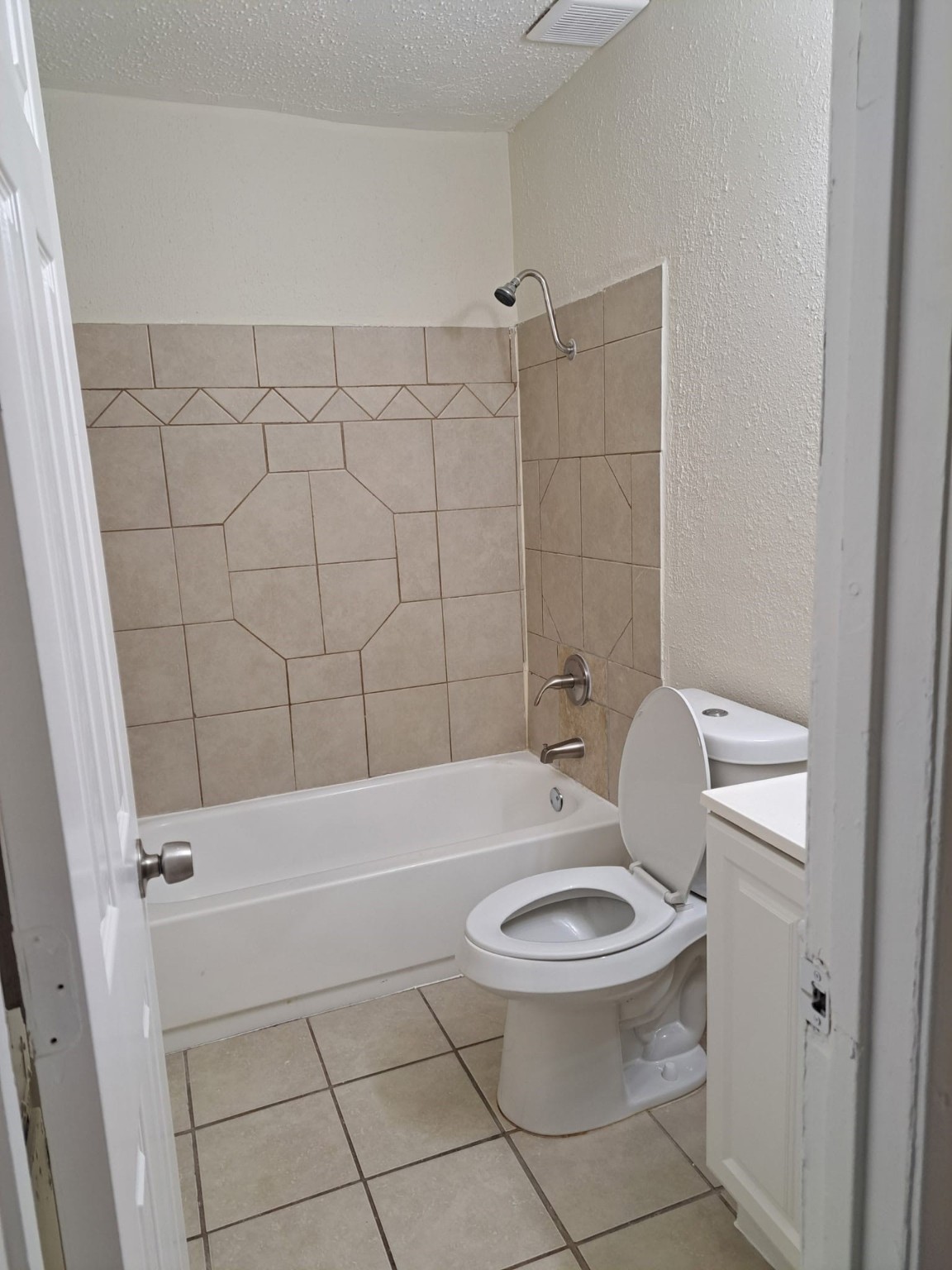 3357 Frick Road, Unit 3 Houston, TX 77086 - Photo 3 of 7 Combo Shower and tub.