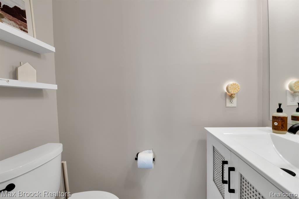 2103 North Fairview Lane Rochester Hills, MI 48306 - Photo 17 of 45