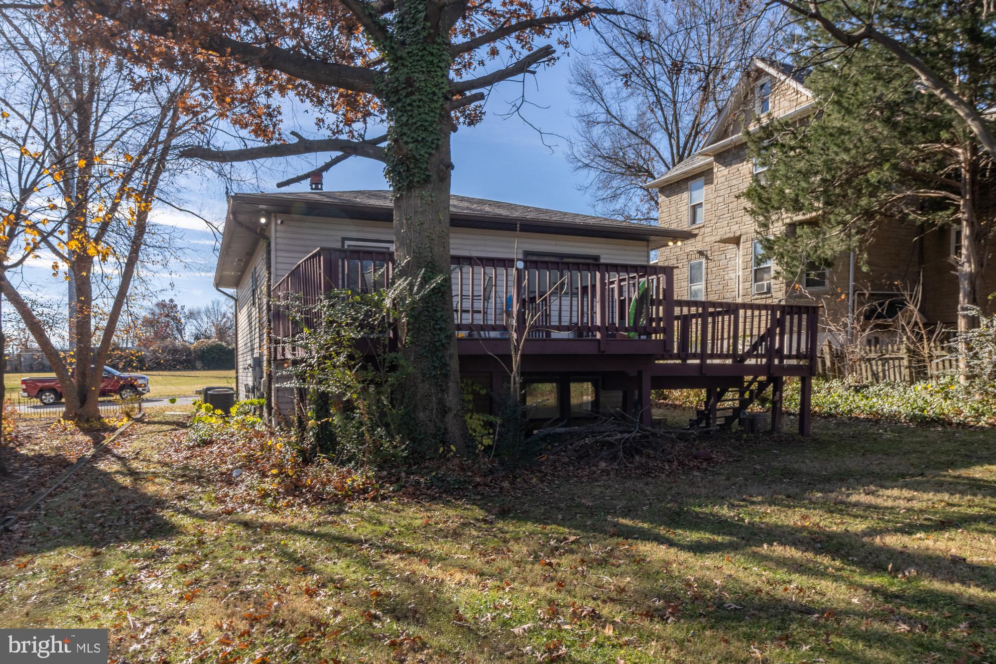 4006 Pinewood Avenue, Unit 1 Baltimore, MD 21206 - Photo 23 of 25 a backyard of a house with table and chairs
