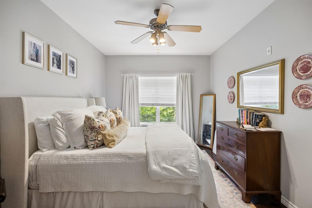 3102 Kings Road, Unit 1211 Dallas, TX 75219 - Photo 18 of 27 Bright room featuring a single window with blinds, a ceiling fan with integrated lighting, wood-finish flooring, and light gray wall paint