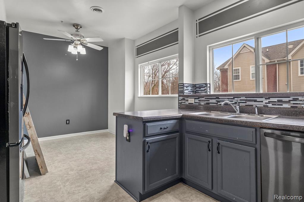 22722 Goddard Road Taylor, MI 48180 - Photo 16 of 37