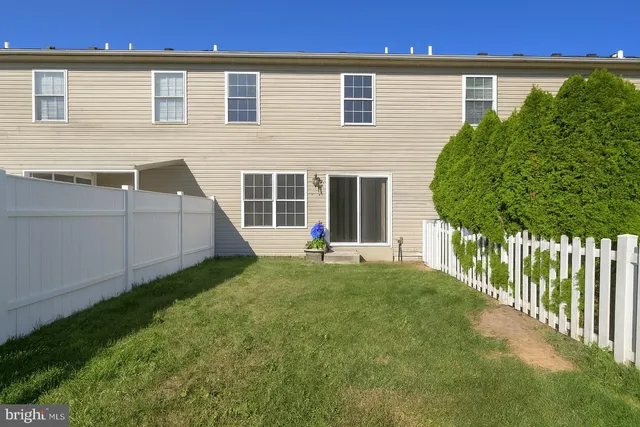 $325,000 | 1716 Brookstone Drive, Alburtis, PA 18011