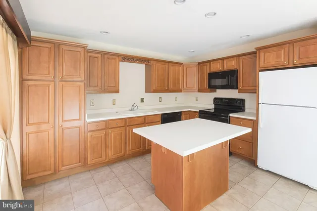 $325,000 | 1716 Brookstone Drive, Alburtis, PA 18011