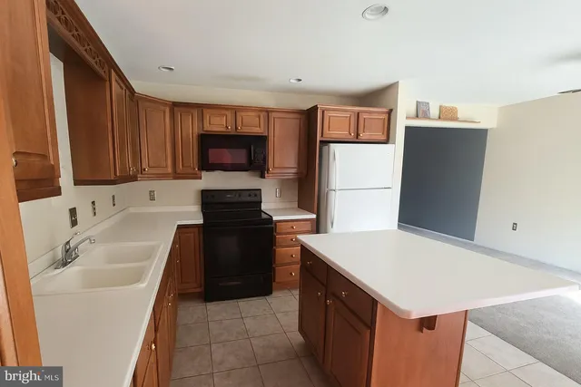 $325,000 | 1716 Brookstone Drive, Alburtis, PA 18011