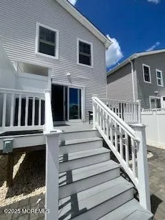 a view of entryway with a front door
