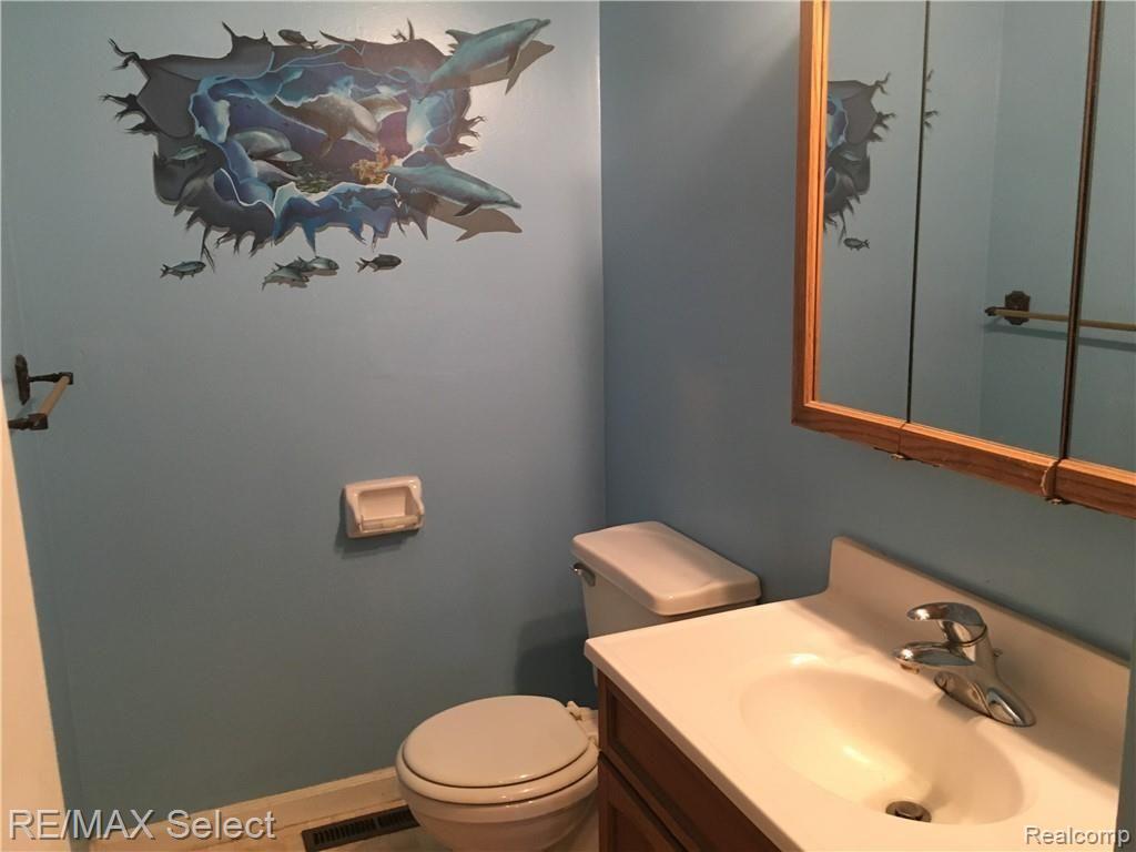 2833 East Pierson Road Flint, MI 48506 - Photo 6 of 12
