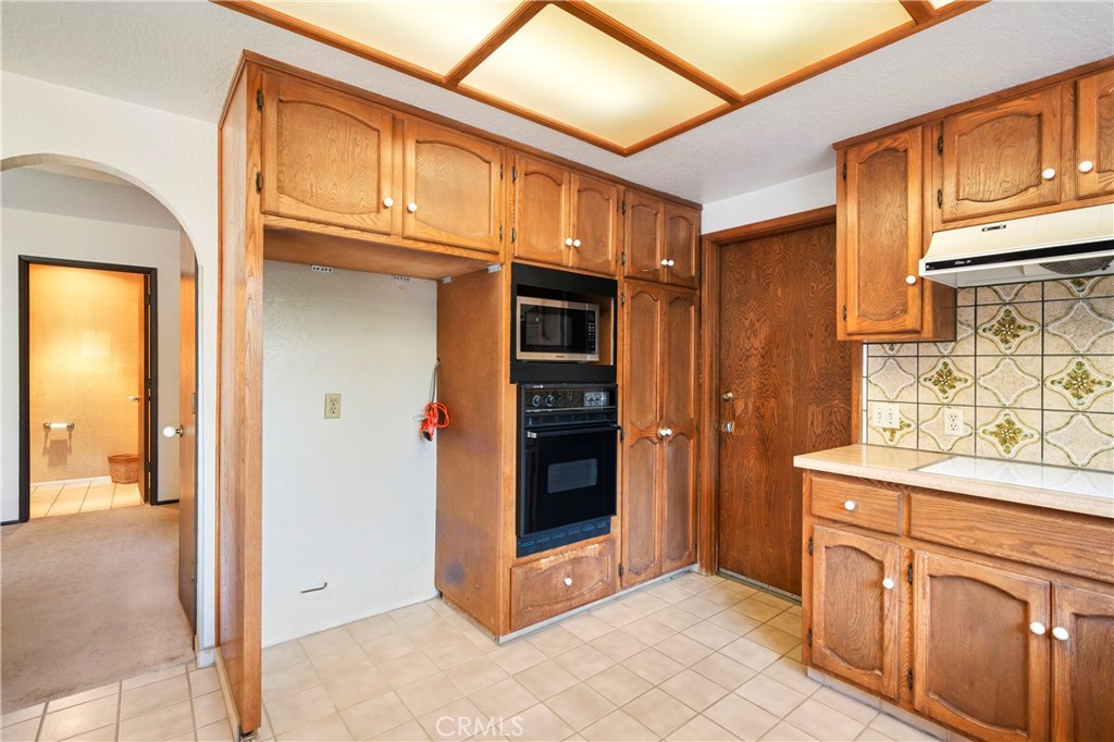 1346 McDonald Road Fallbrook, CA 92028 - Photo 11 of 33 a view of kitchen with utility room