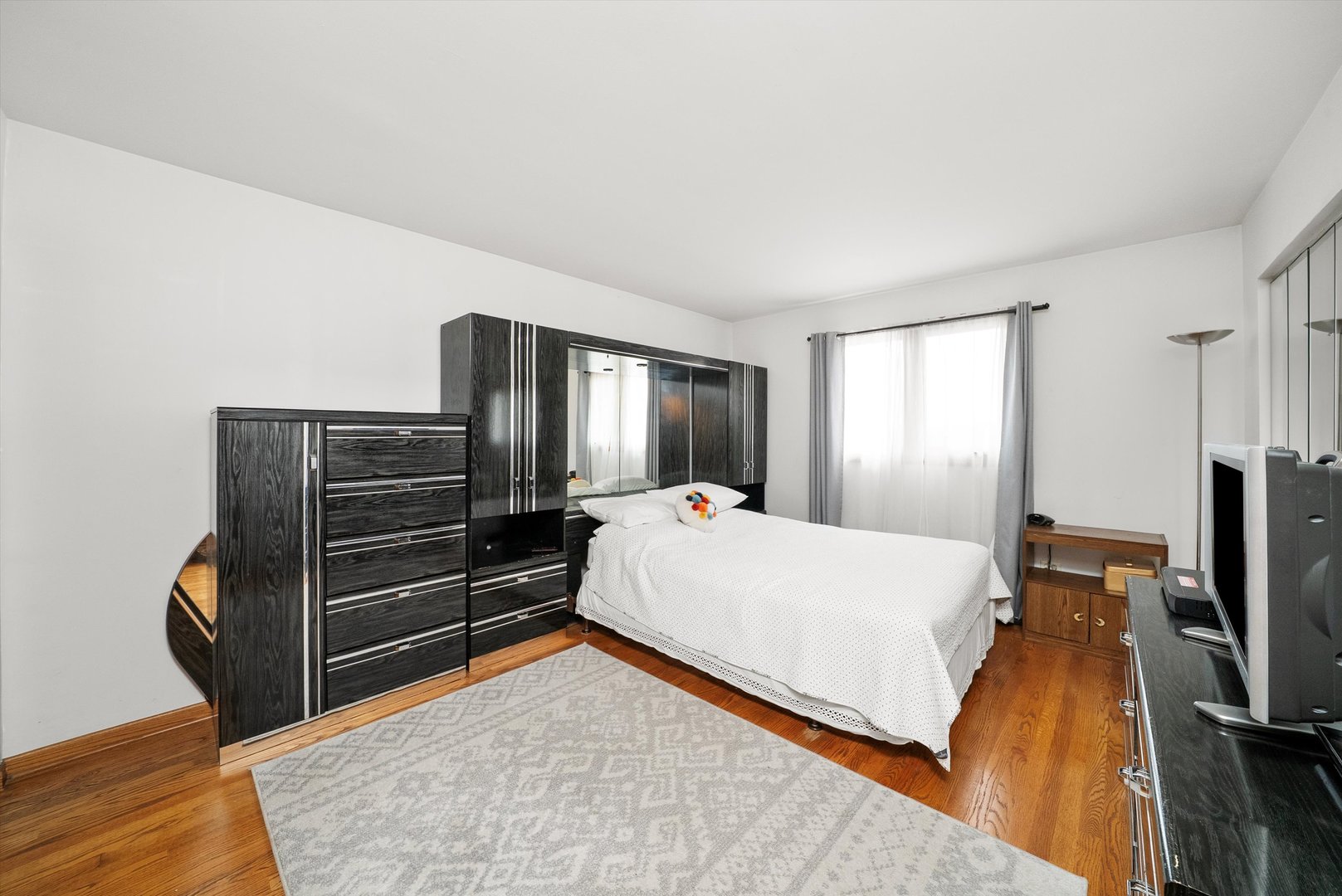 7542 Mason Avenue Burbank, IL 60459 - Photo 28 of 49 a bed room with a bed and a television