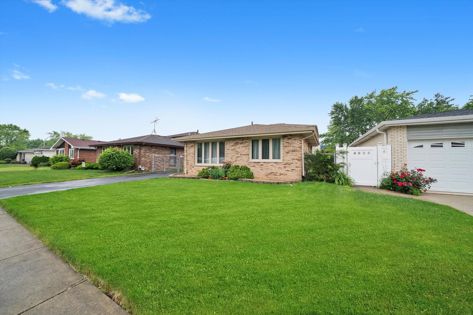 7542 Mason Avenue Burbank, IL 60459 - Photo 35 of 49 a view of a house with backyard and garden