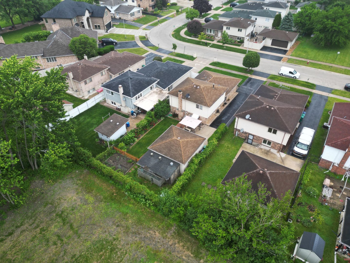 7542 Mason Avenue Burbank, IL 60459 - Photo 44 of 49 an aerial view of residential house with outdoor space and street view