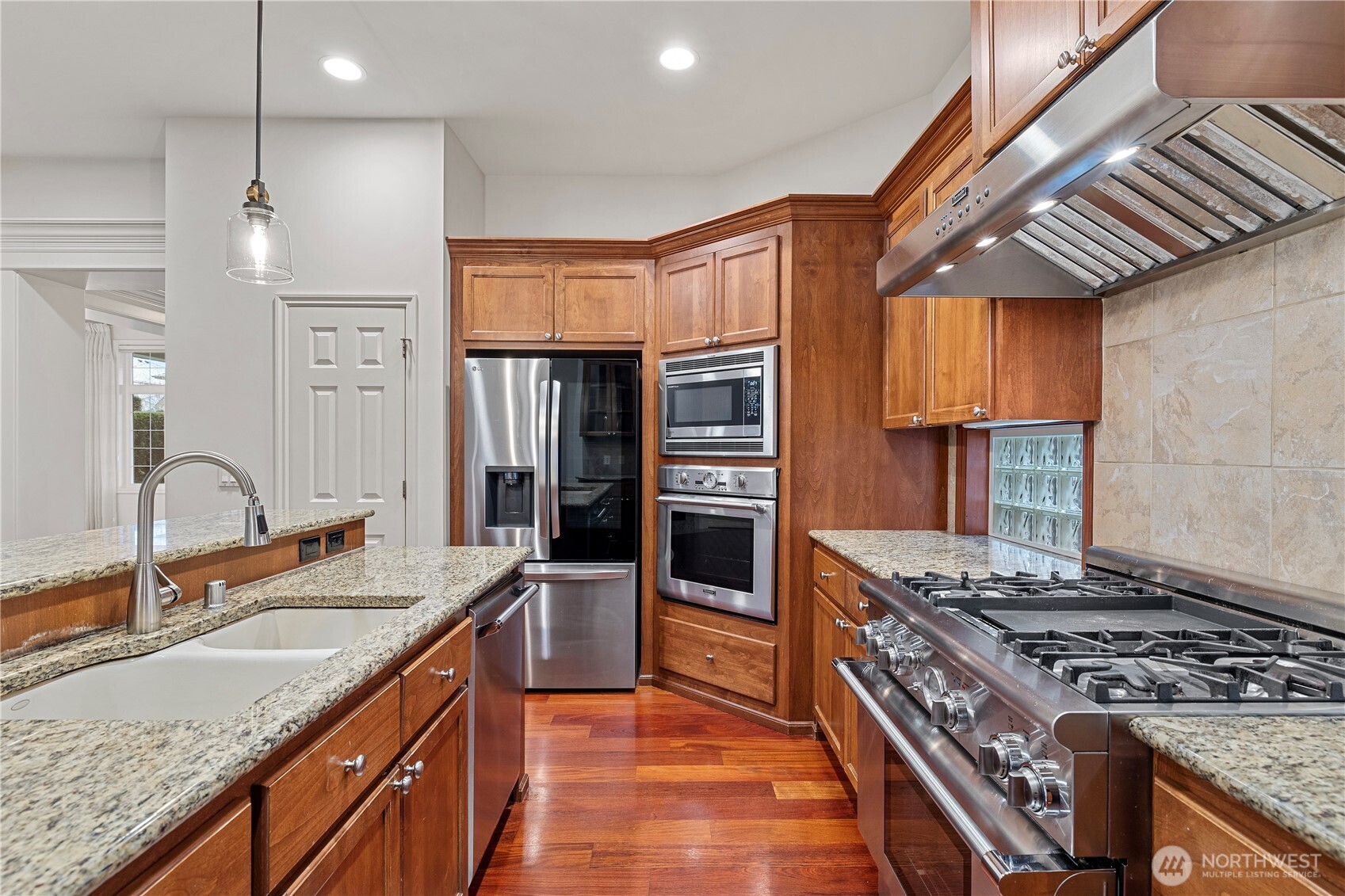 2422 Northeast Davis Loop Issaquah, WA 98029 - Photo 13 of 40