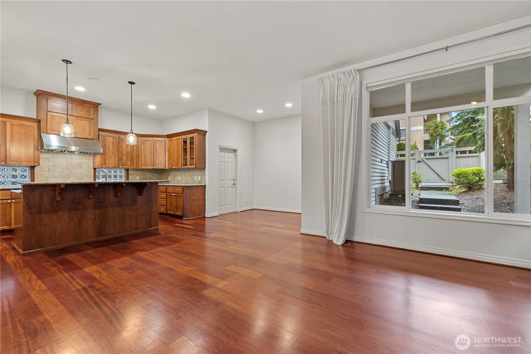 2422 Northeast Davis Loop Issaquah, WA 98029 - Photo 16 of 40