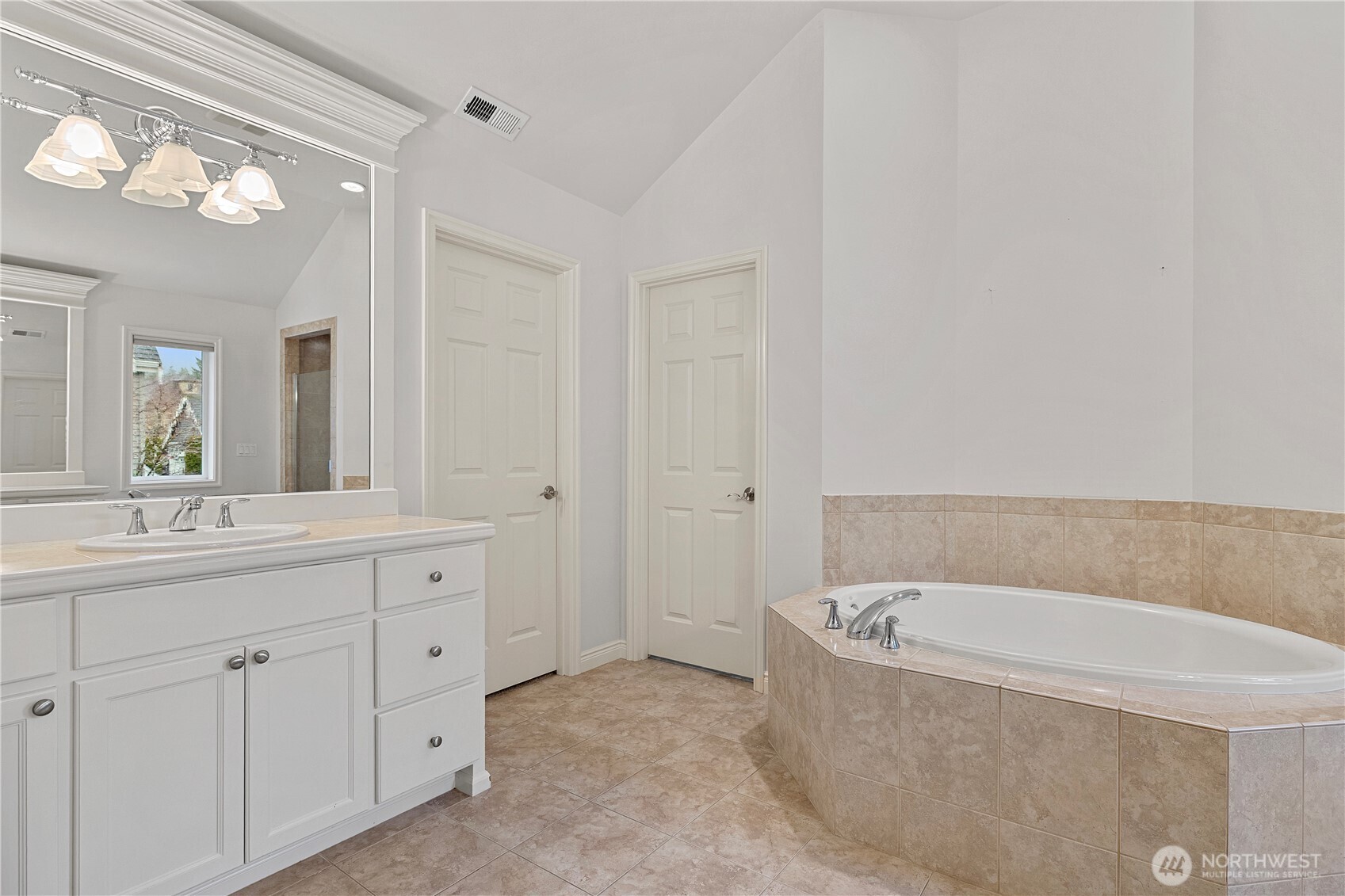 2422 Northeast Davis Loop Issaquah, WA 98029 - Photo 33 of 40