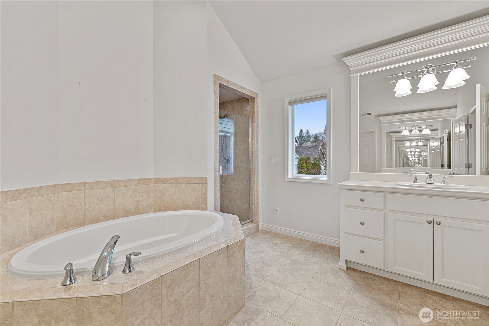 2422 Northeast Davis Loop Issaquah, WA 98029 - Photo 34 of 40