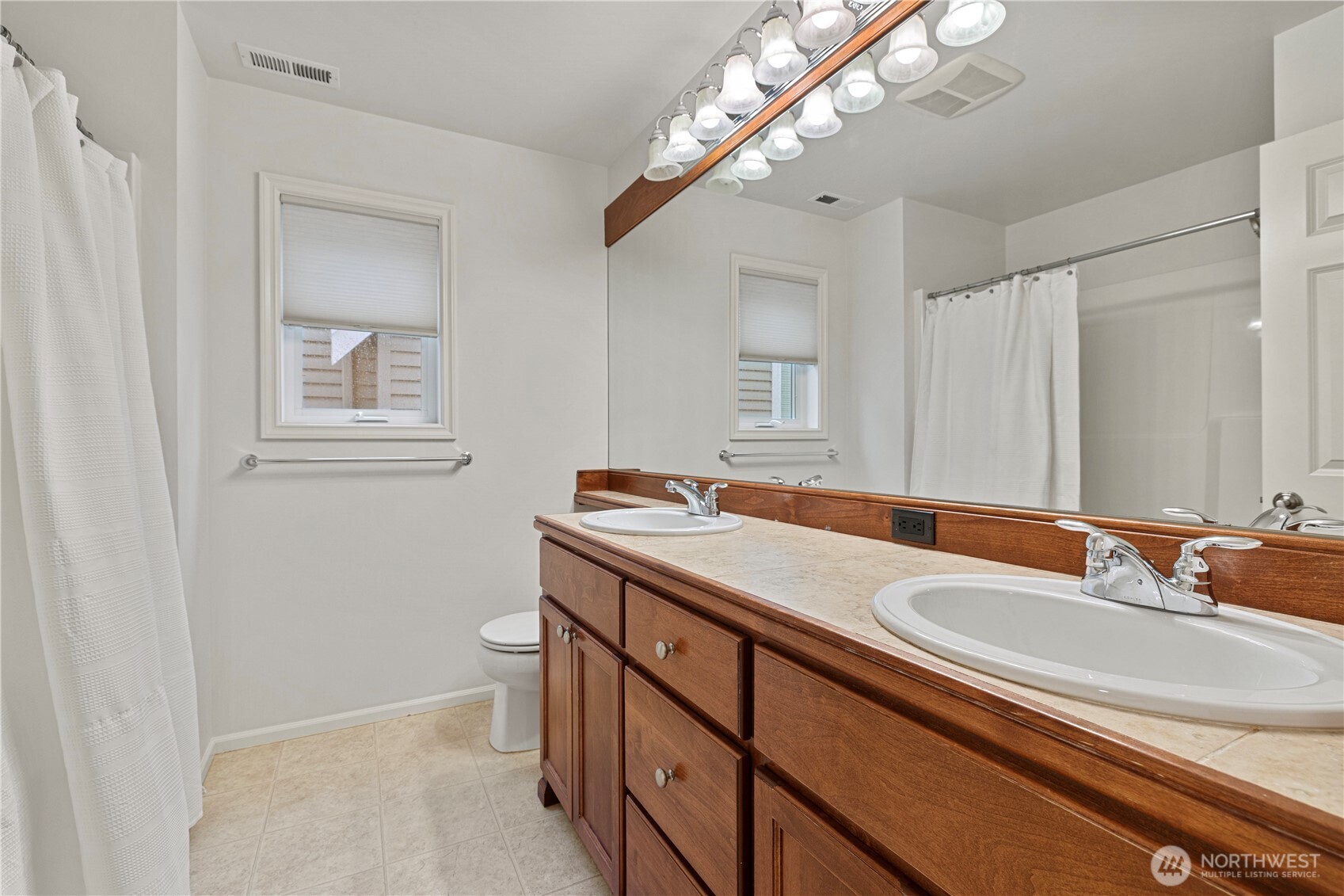 2422 Northeast Davis Loop Issaquah, WA 98029 - Photo 38 of 40