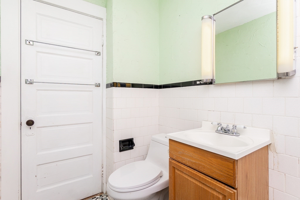 22 Conant Road Quincy, MA 02171 - Photo 7 of 42 Gallery Image 7