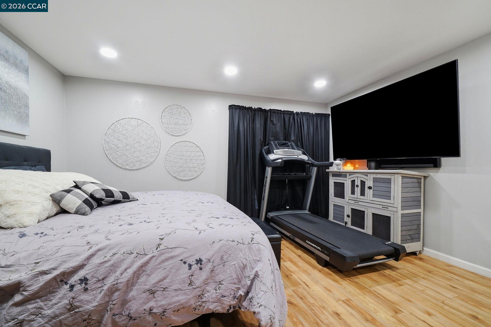 9025 Alcosta Boulevard, Unit 259 San Ramon, CA 94583 - Photo 25 of 40 a bedroom with bed and flat screen tv