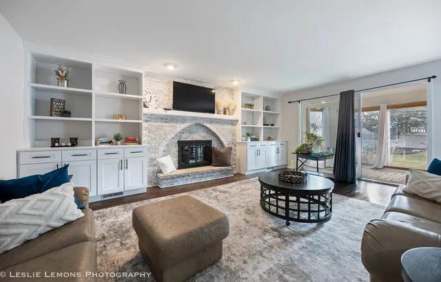 $649,000 | 398 Woodlane Court, Wood Dale, IL 60191