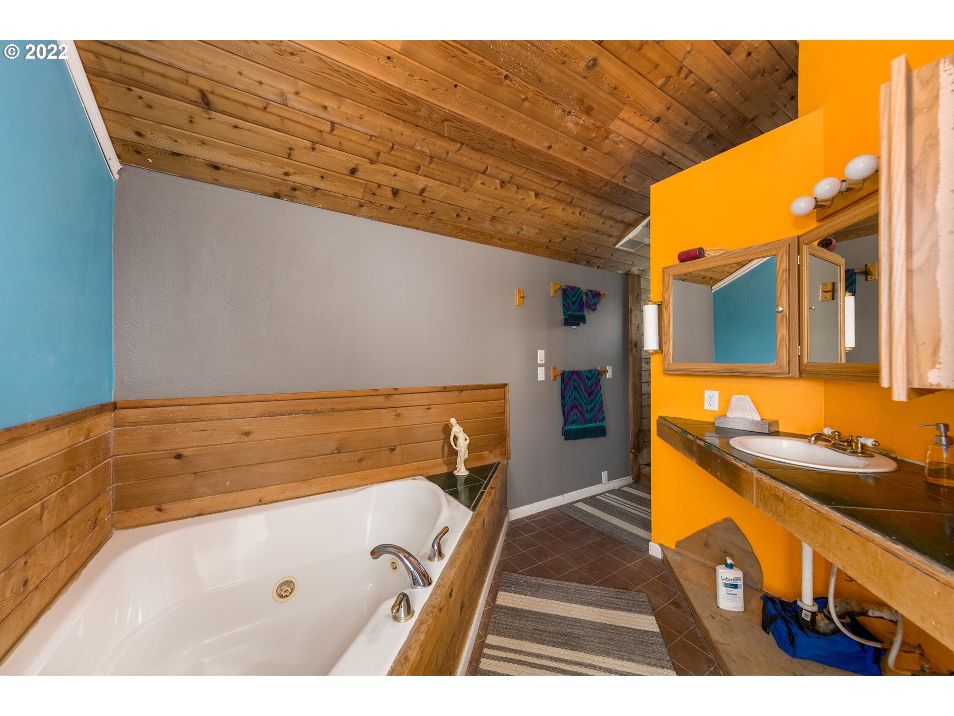1710 State Road Mosier, OR 97040 - Photo 15 of 32 Bathroom