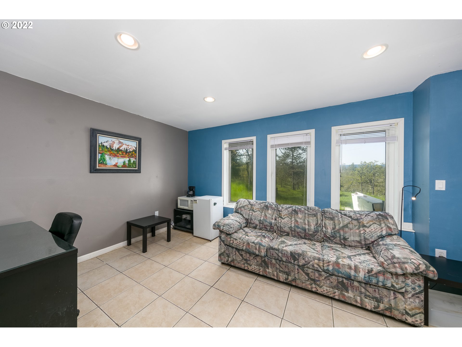 1710 State Road Mosier, OR 97040 - Photo 20 of 32 Family Room