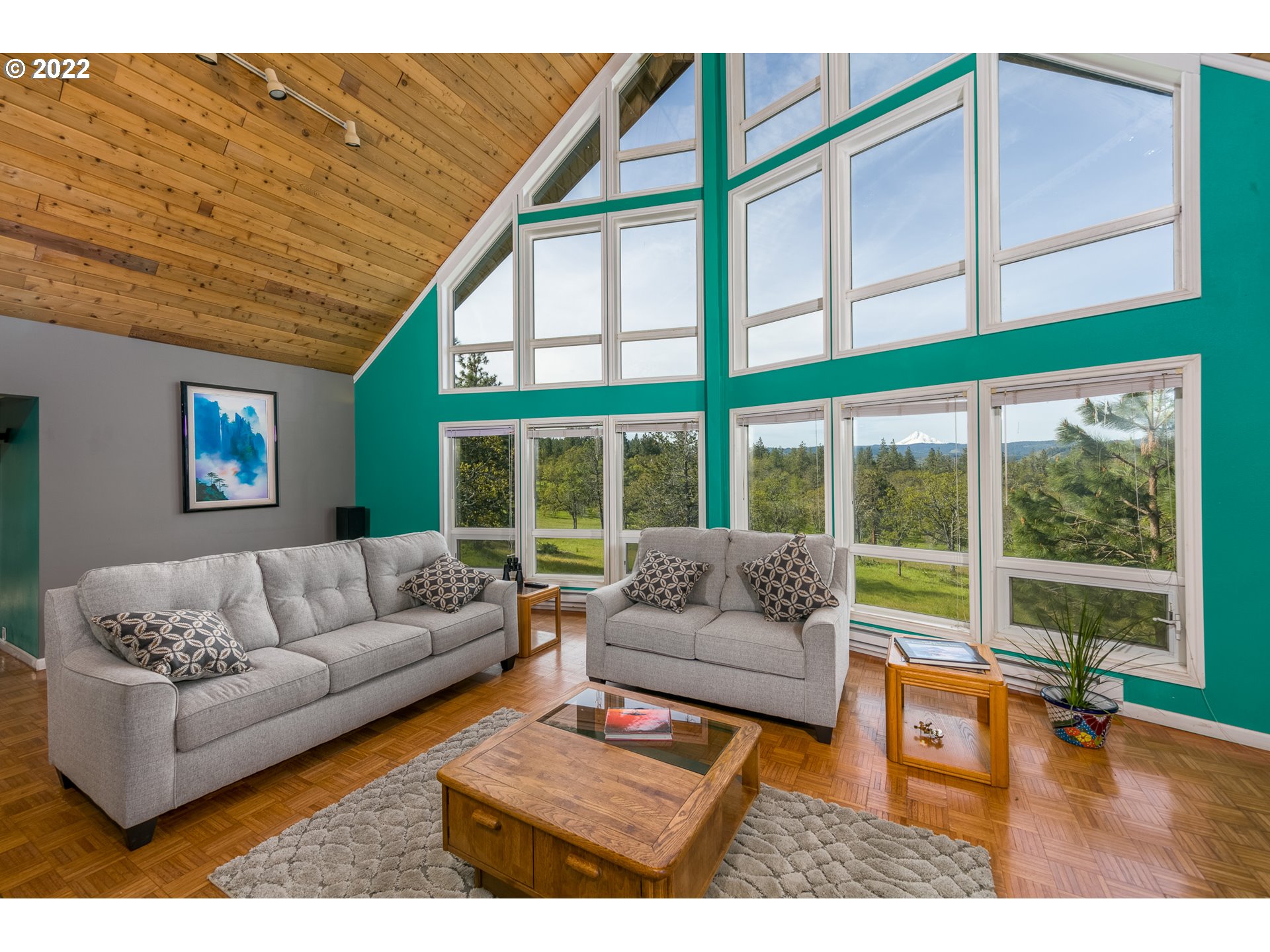 1710 State Road Mosier, OR 97040 - Photo 6 of 32 Living Room