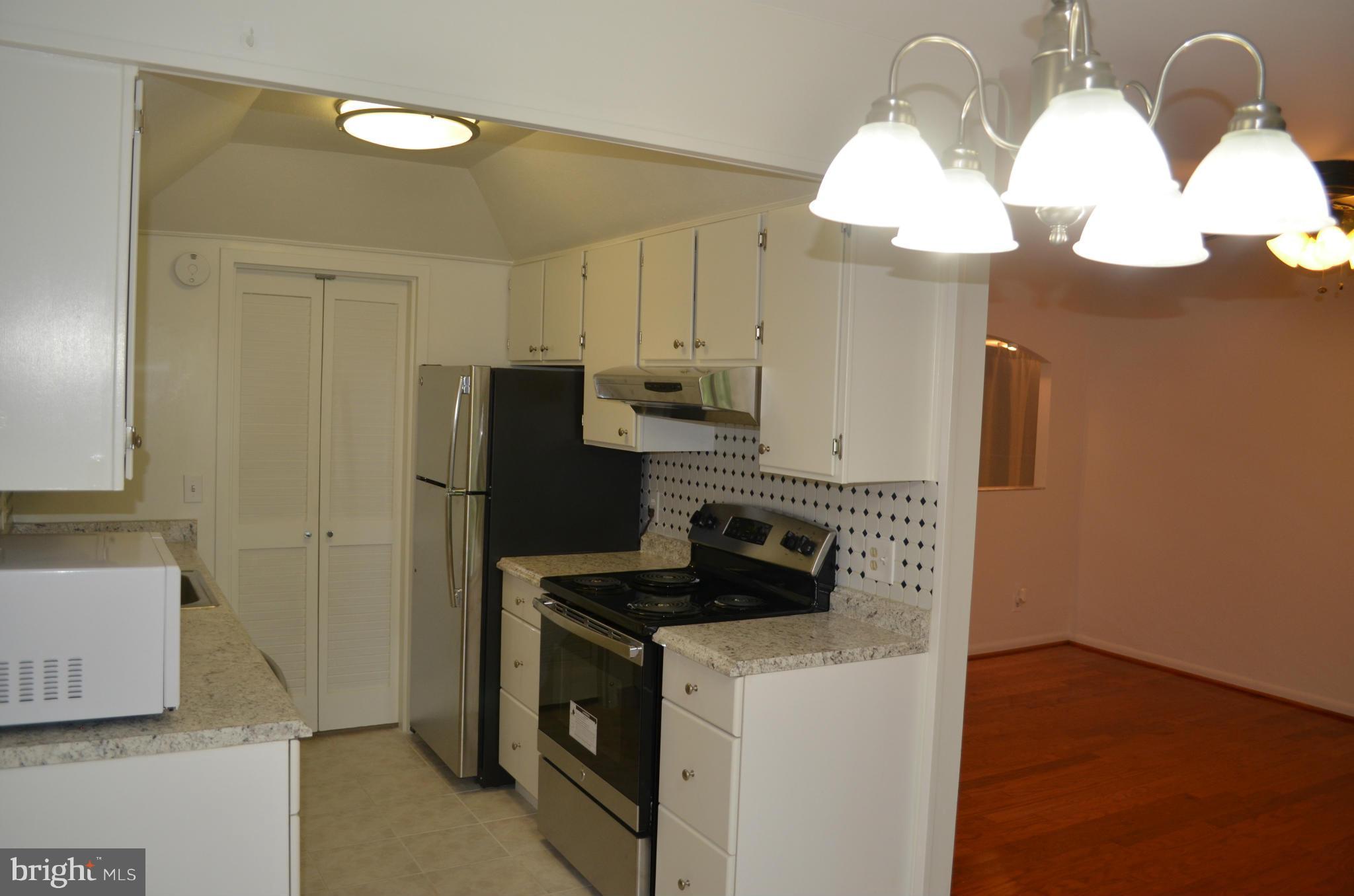 2210 Castle Rock Square, Unit 21C Reston, VA 20191 - Photo 11 of 23 Kitchen