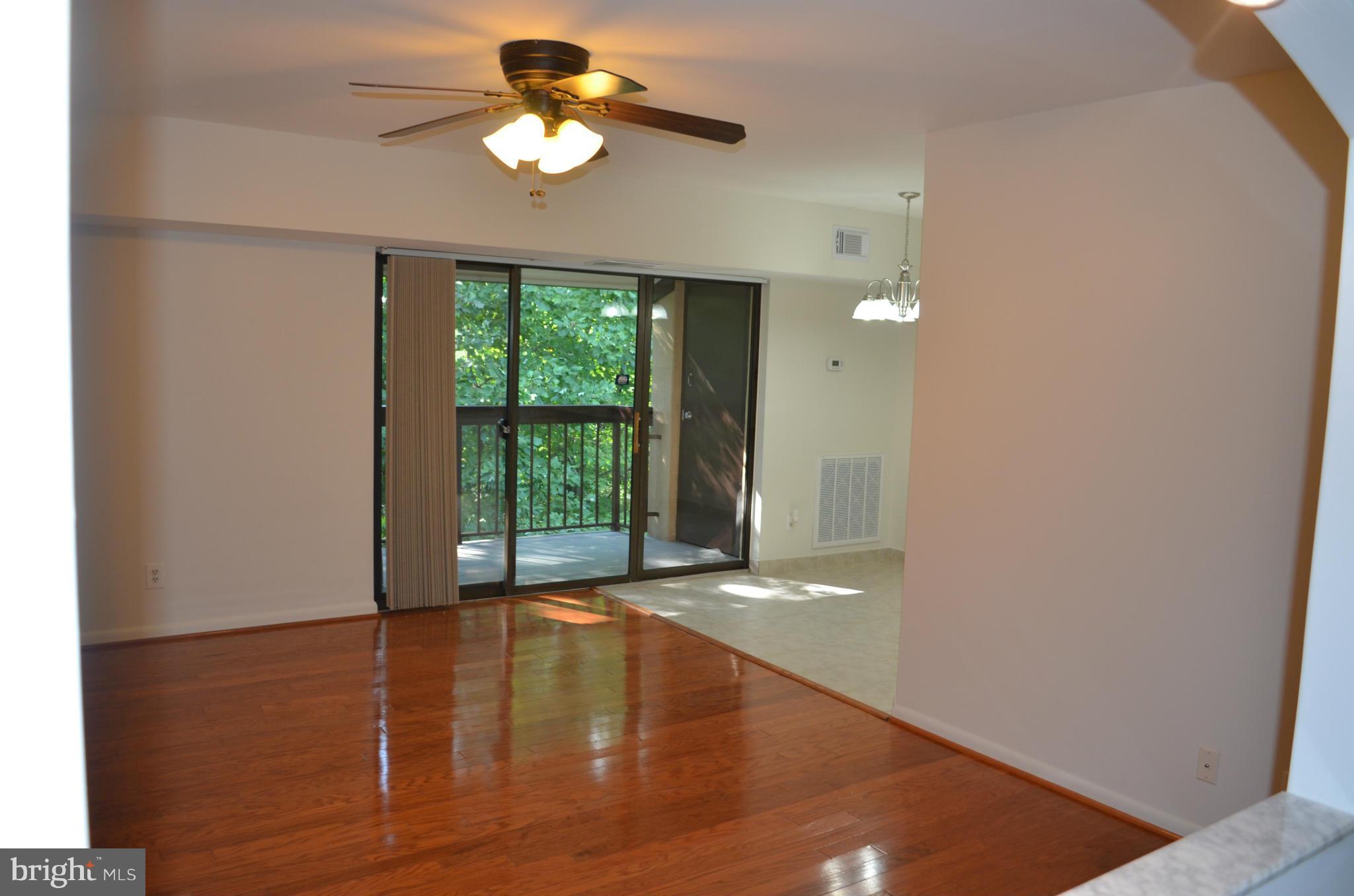 2210 Castle Rock Square, Unit 21C Reston, VA 20191 - Photo 5 of 23 Living Room