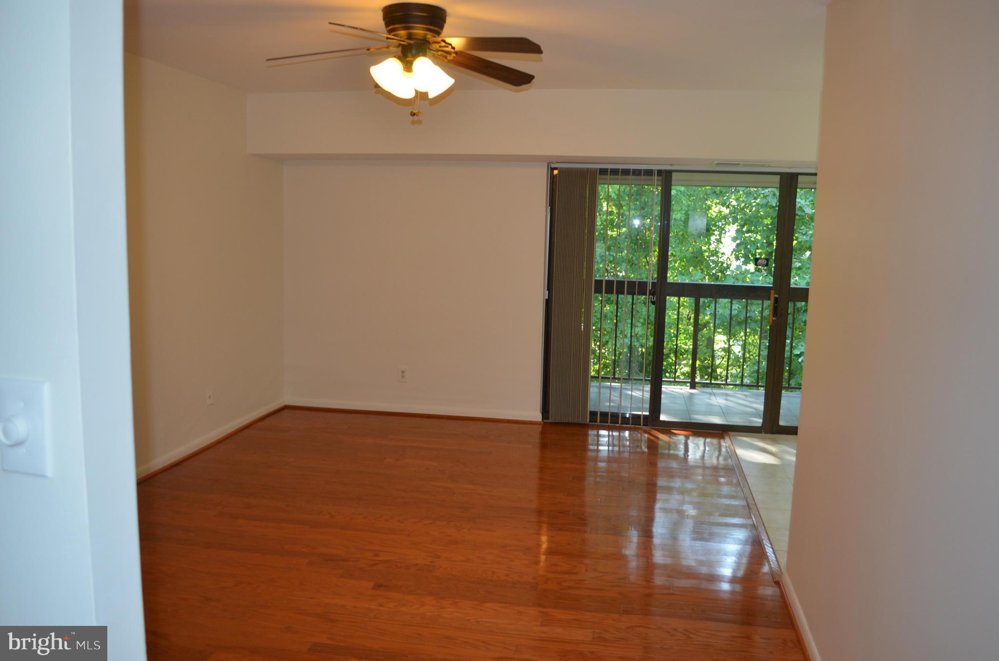 2210 Castle Rock Square, Unit 21C Reston, VA 20191 - Photo 7 of 23 Living Room