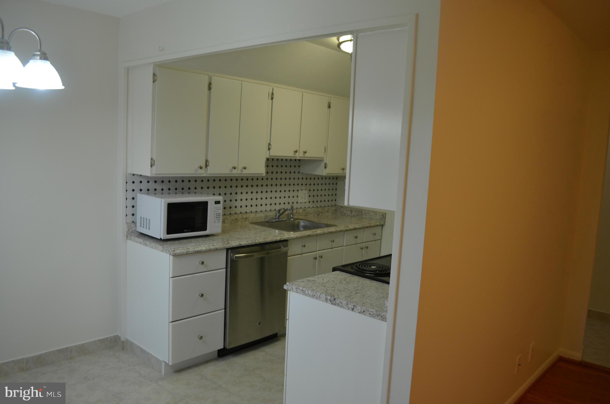 2210 Castle Rock Square, Unit 21C Reston, VA 20191 - Photo 10 of 23 Kitchen