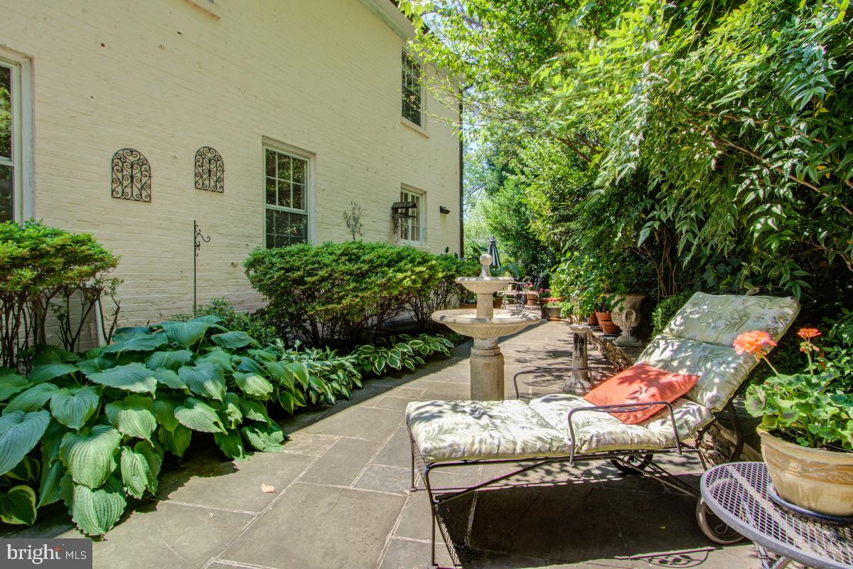 6101 Broad Branch Road Northwest Washington, DC 20015 - Photo 36 of 40 Back patio