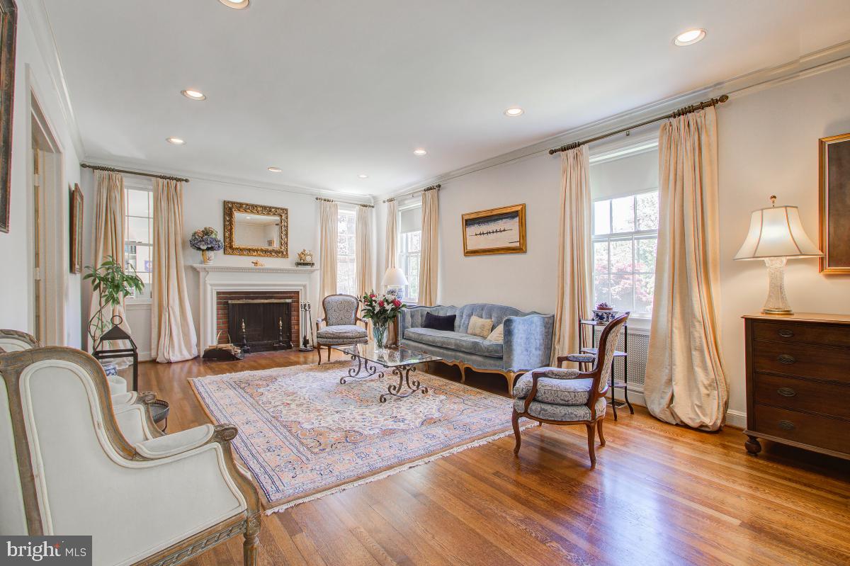 6101 Broad Branch Road Northwest Washington, DC 20015 - Photo 6 of 40 Living Room