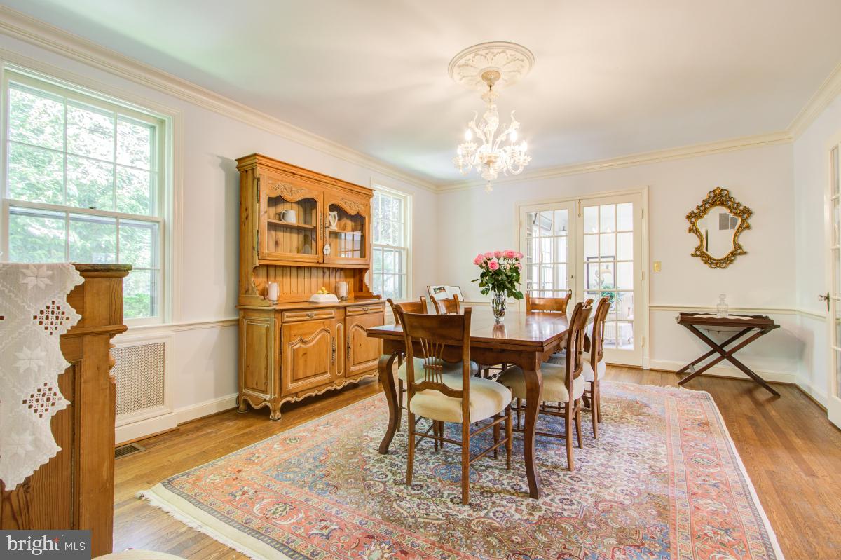 6101 Broad Branch Road Northwest Washington, DC 20015 - Photo 10 of 40 Dining room