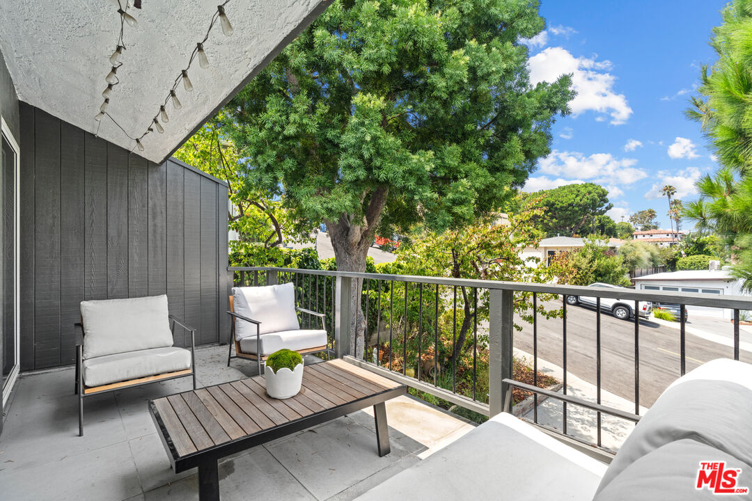 418 Talbert Street Playa del Rey, CA 90293 - Photo 9 of 34