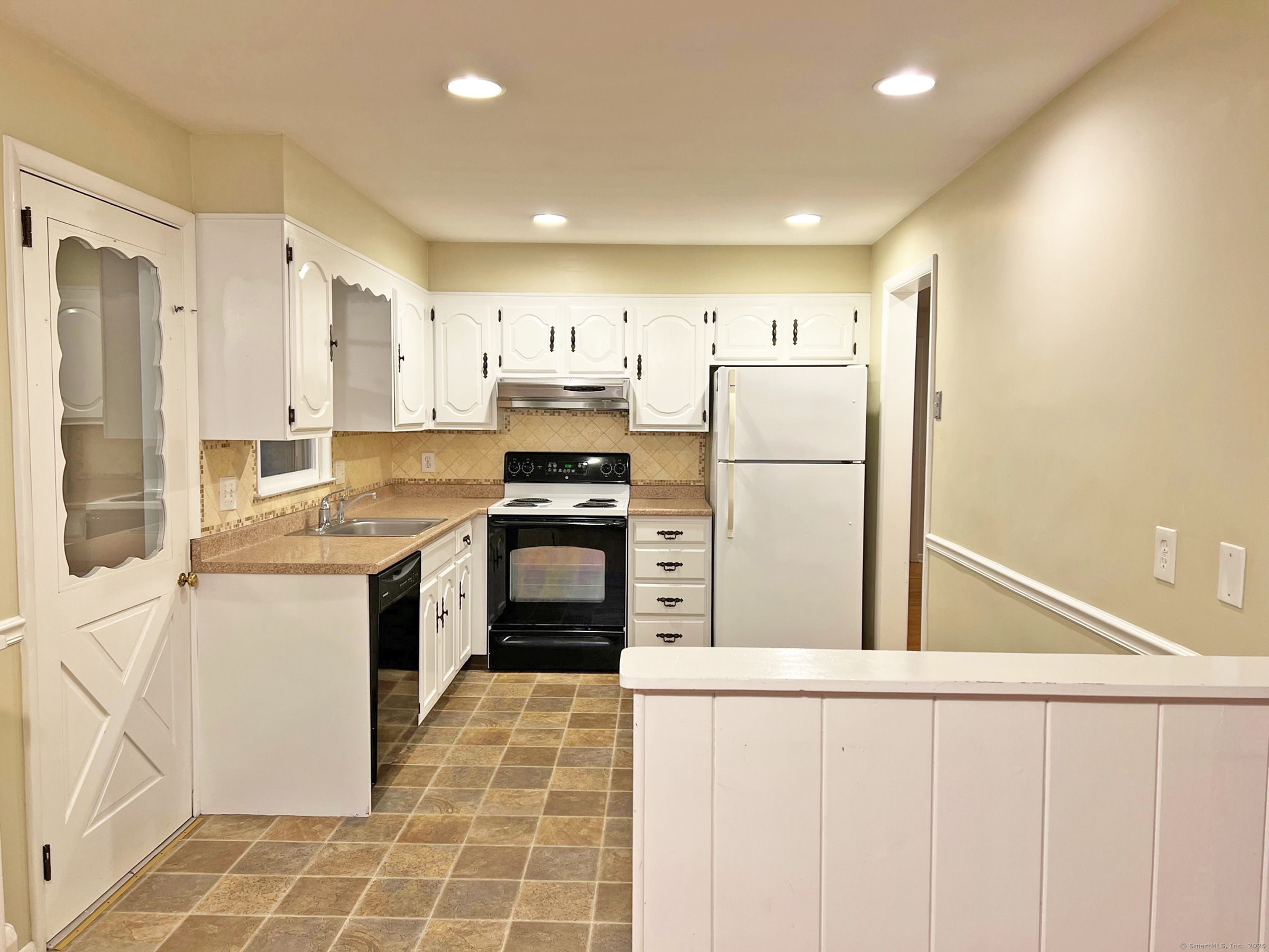 27 Westway Road Westport, CT 06880 - Photo 8 of 23