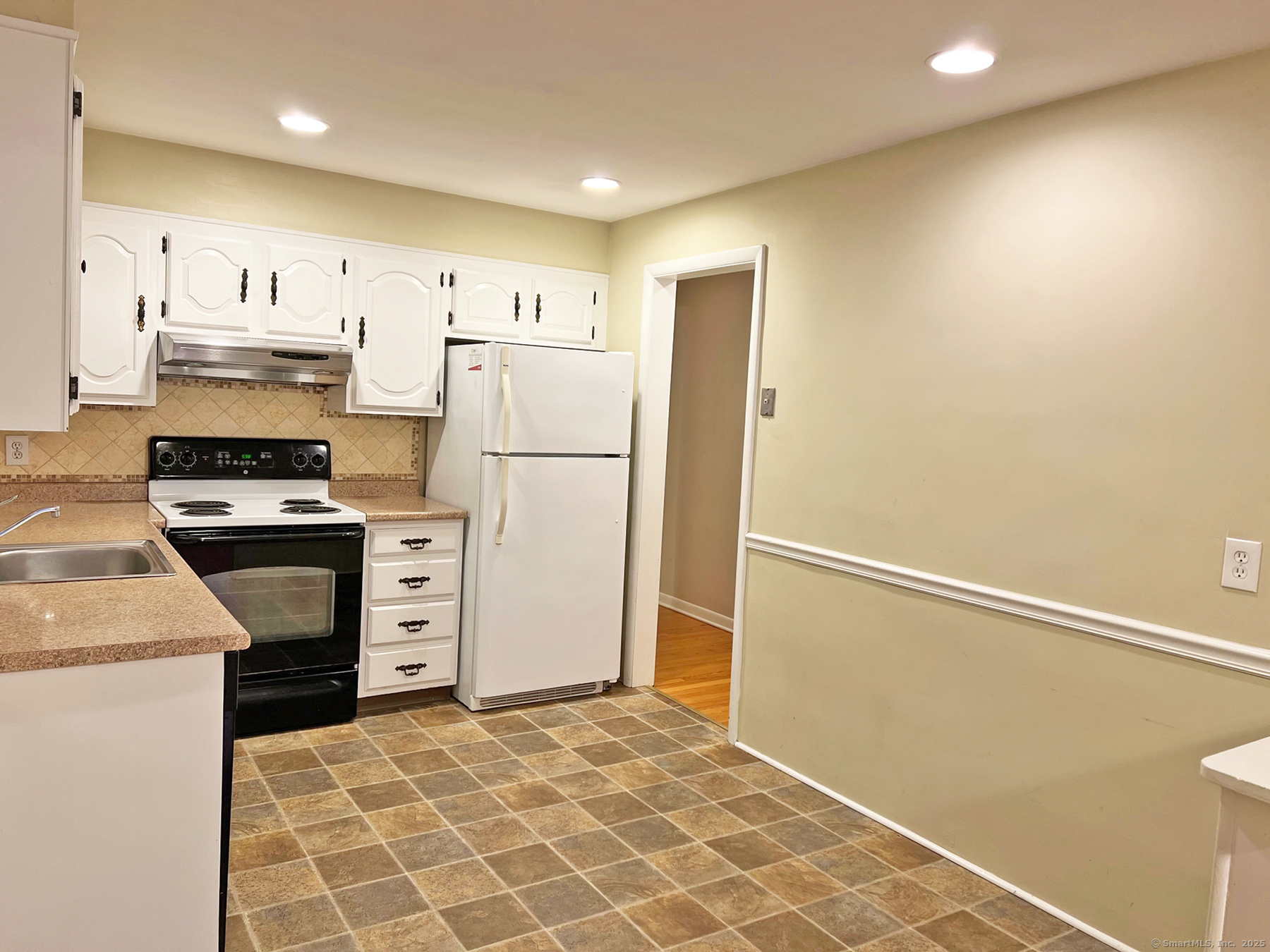 27 Westway Road Westport, CT 06880 - Photo 10 of 23