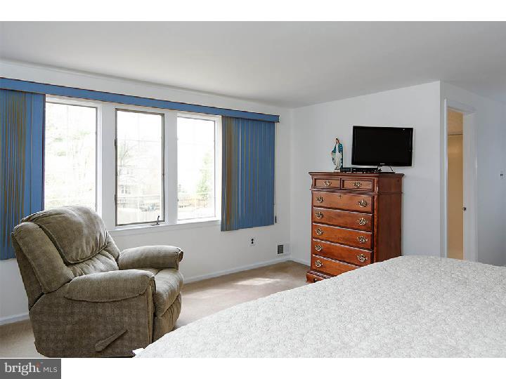 1016 Rymill Run Cherry Hill, NJ 08003 - Photo 18 of 23 Gallery Image 18