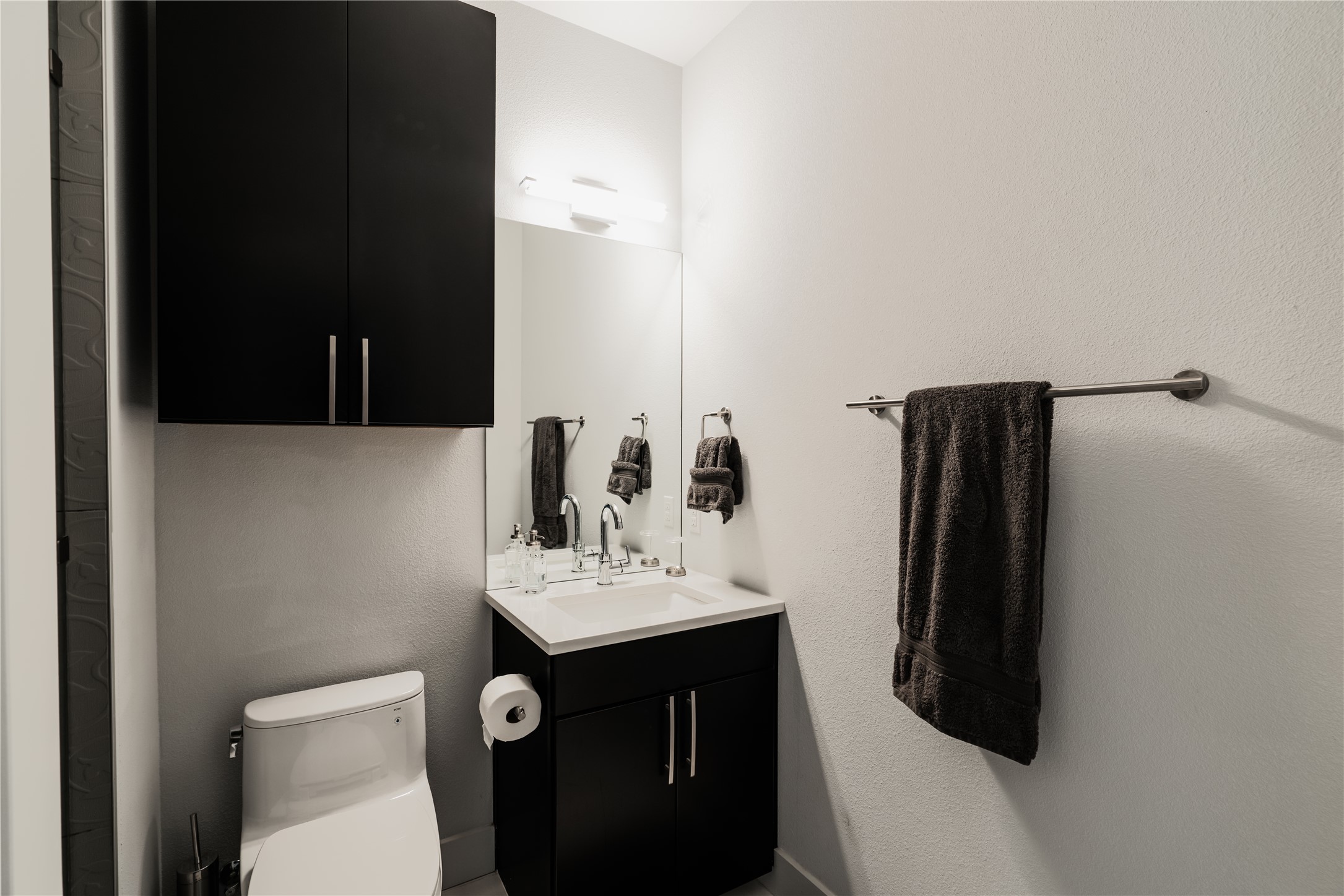 8110 Ranch Road 2222, Unit 36 Austin, TX 78730 - Photo 21 of 31 a bathroom with a sink toilet and vanity