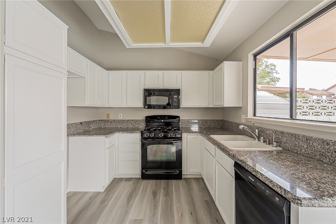 360 Rushing Creek Court Henderson, NV 89014 - Photo 4 of 15 Gallery Image 4