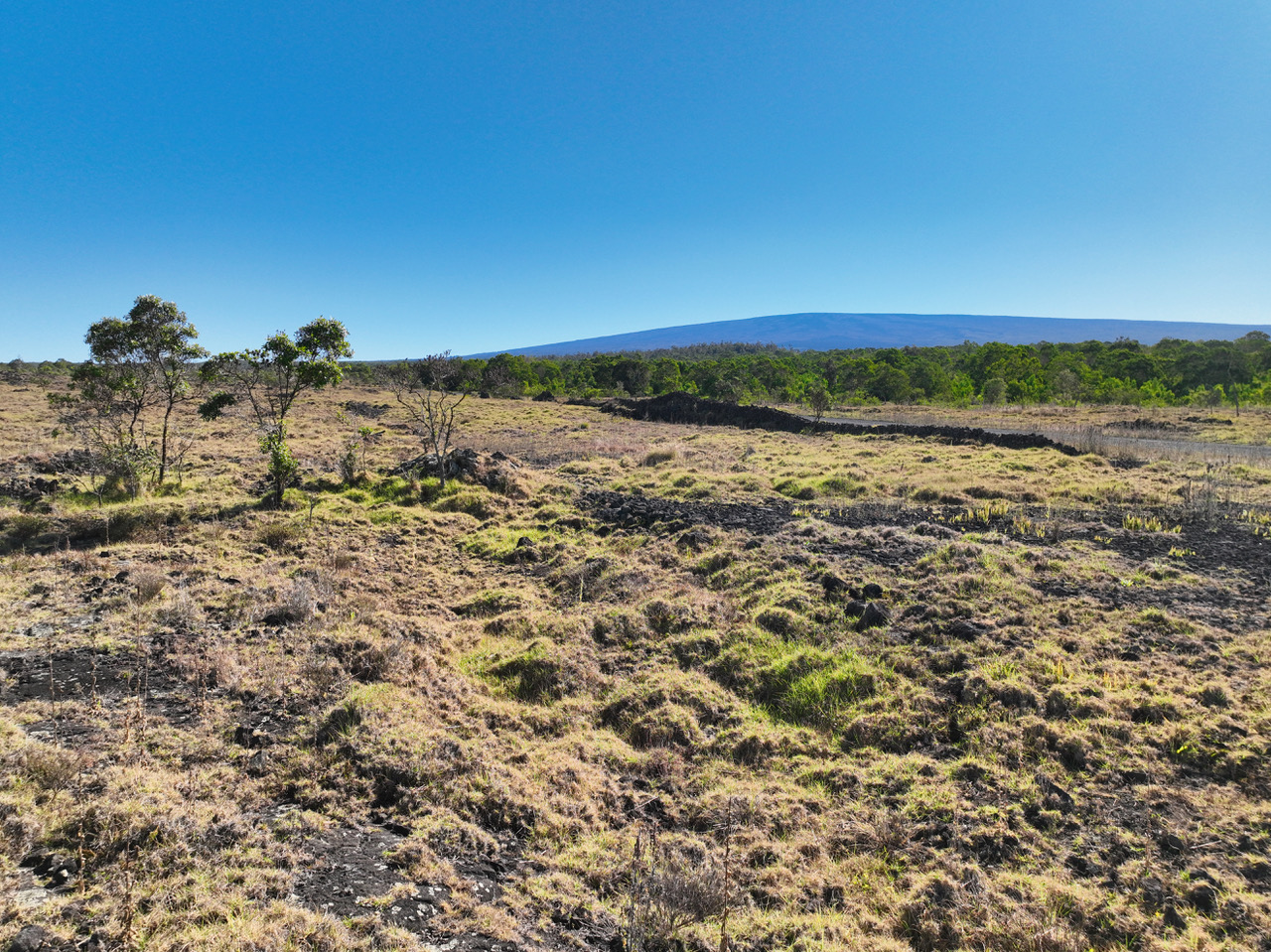 15 B Street Captain Cook, HI 96704 - Photo 14 of 18 a view of a large body of water with a building in the background