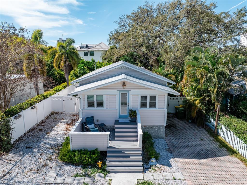 652 Ohio Place Sarasota, FL 34236 - Photo 2 of 61