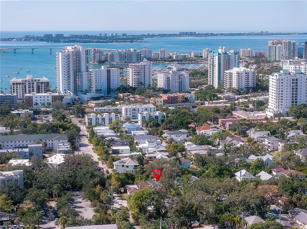 652 Ohio Place Sarasota, FL 34236 - Photo 3 of 61 a view of a city