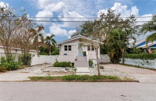 $965,000 | 652 Ohio Place, Sarasota, FL 34236