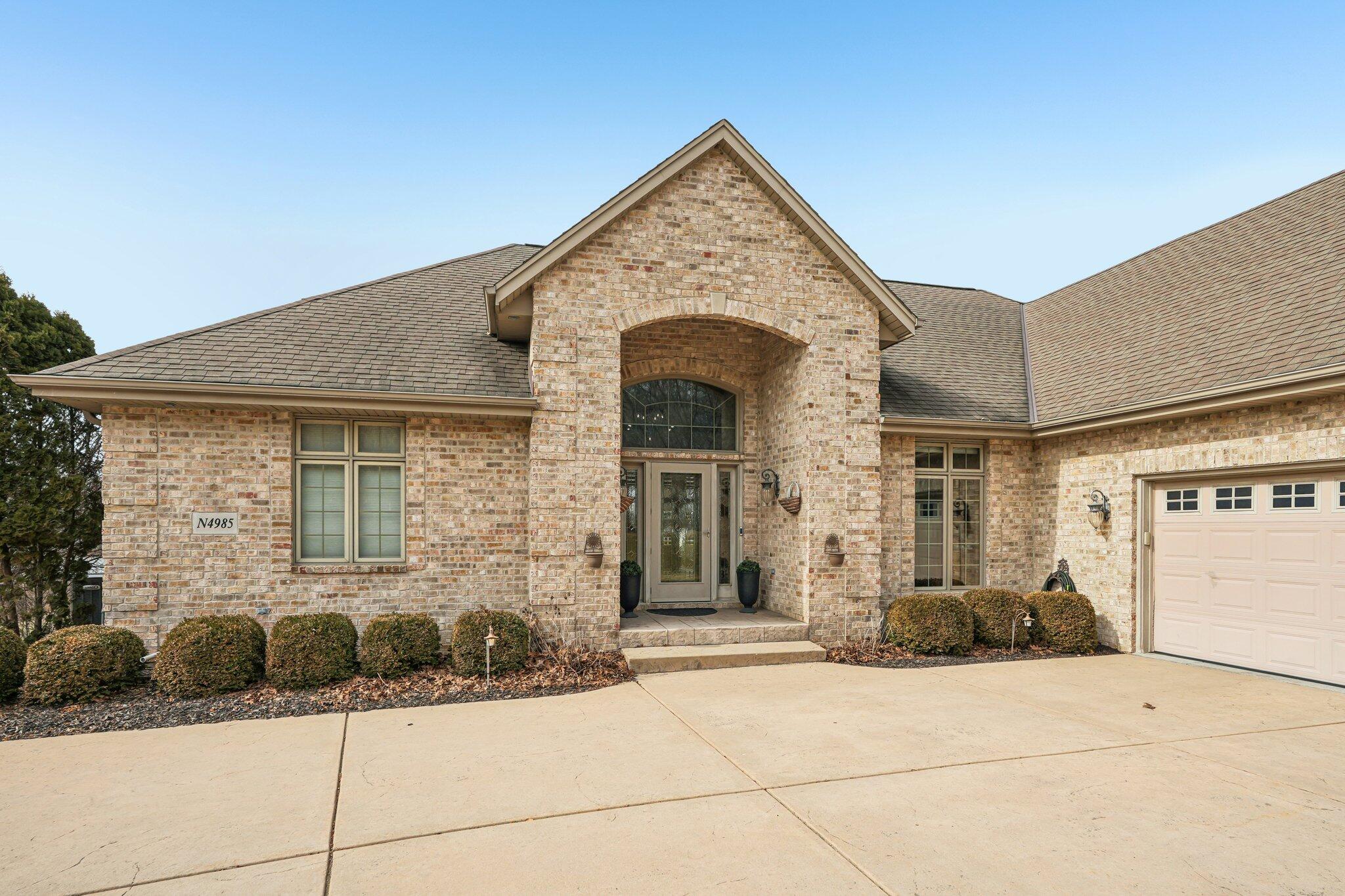 N4985 Arrowhead Trail Hubbard, WI 53039 - Photo 65 of 67 Lake Sinissippi Executive Home