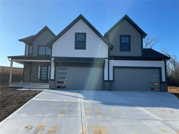 $624,900 | 8000 Southeast Crumley Court, Blue Springs, MO 64014