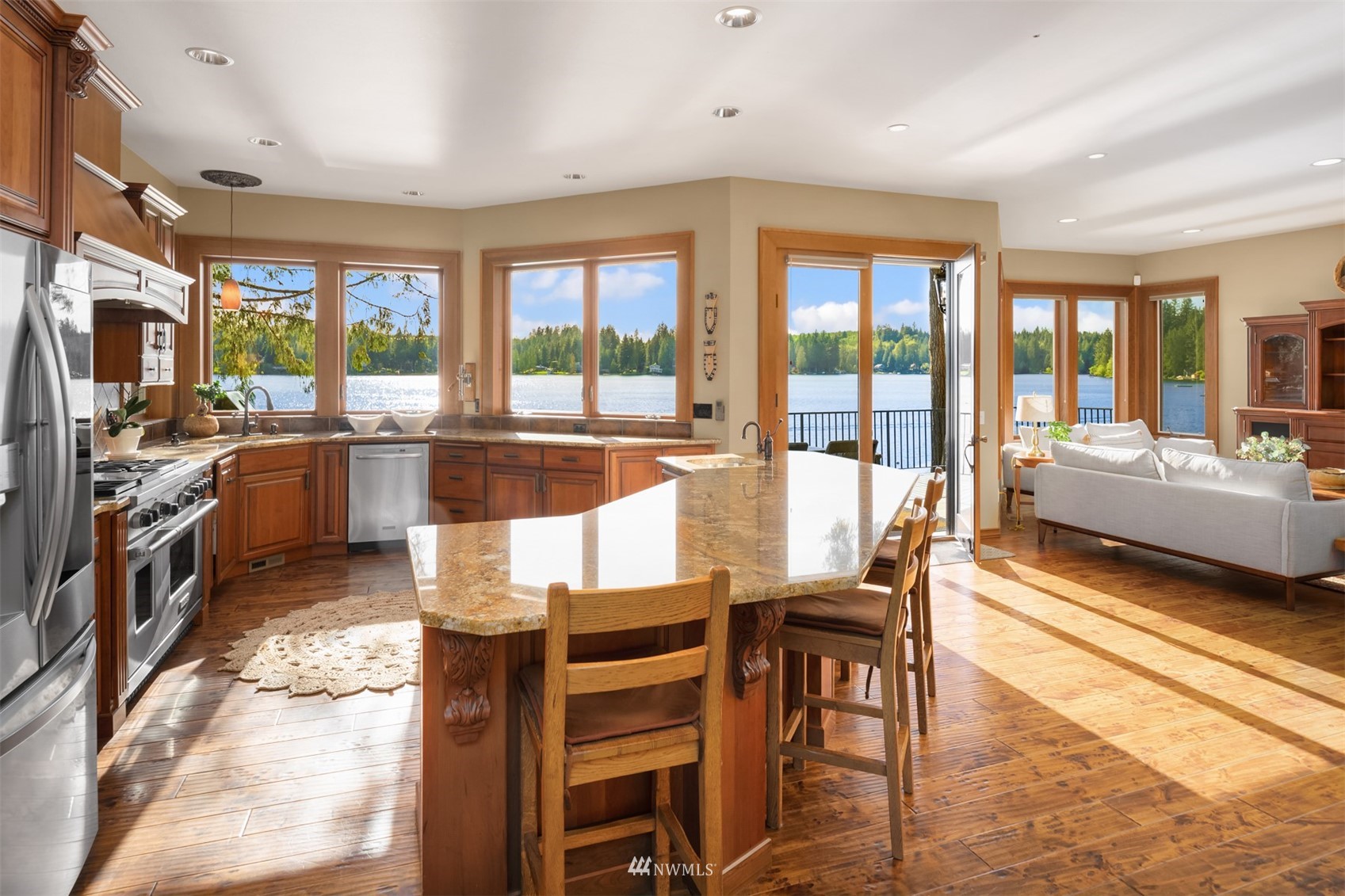 308 South Tulloch Road Snohomish, WA 98290 - Photo 7 of 40 a very nice looking kitchen with a large window