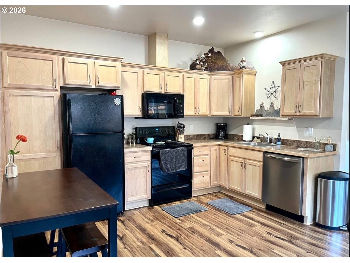1640 19th Street Florence, OR 97439 - Photo 3 of 25 Kitchen/Dining Room